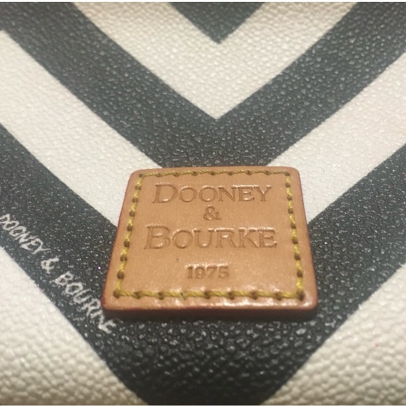 Dooney & Bourke Black and White Chevron Pouch/Coin purse, EUC - Picture 4 of 6